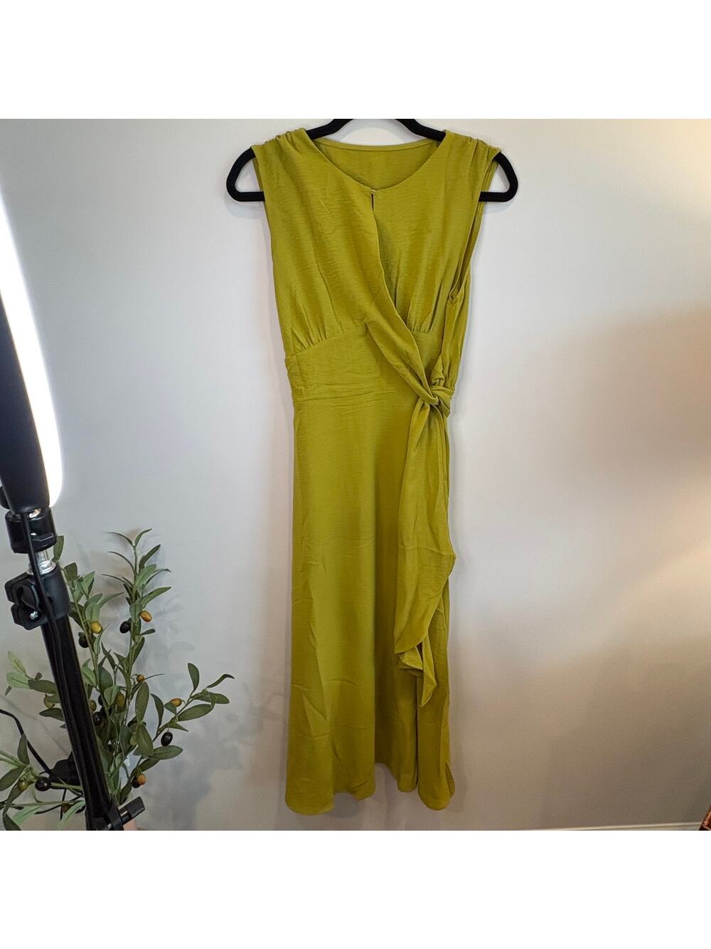 Avocado Kiwi Lime Green Pleated Midi Dress | Wedding Guest | Vacation | Medium